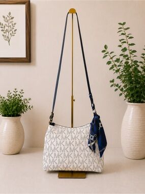 Michael Kors Crossbody Purse Bag Messenger White Navy Signature Logo